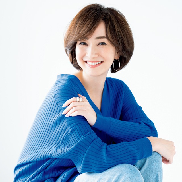 穿衣搭配|适合50岁以上女性的10款发型，解决白发头发稀疏的问题，时尚减龄