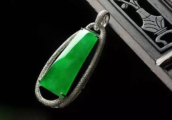 艺术品|「种水好、遮三丑」,那么调水是翡翠的最佳补救方法吗?