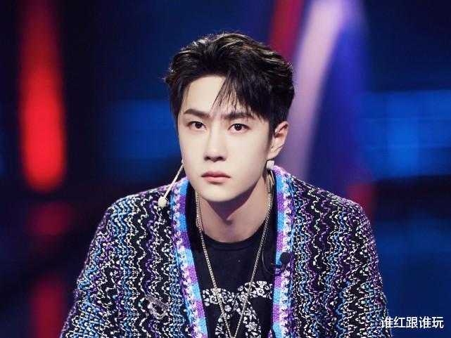 王一博|因眯眯眼争议，王一博3年前的动作引发吐槽！是否矫枉过正了？