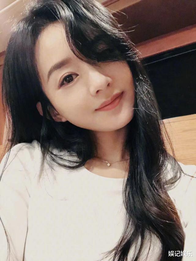 赵丽颖|曝冯绍峰现在过得很舒心，再娶会找合家人心意的，赵丽颖疑表态