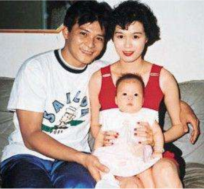 王力宏|相恋40年妻子患癌去世，黄日华宣布终身不娶，他做到了吗？