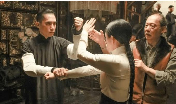 景甜|《乡村爱情》赵玉田直播6小时，卖13万斤大米，网友：太接地气