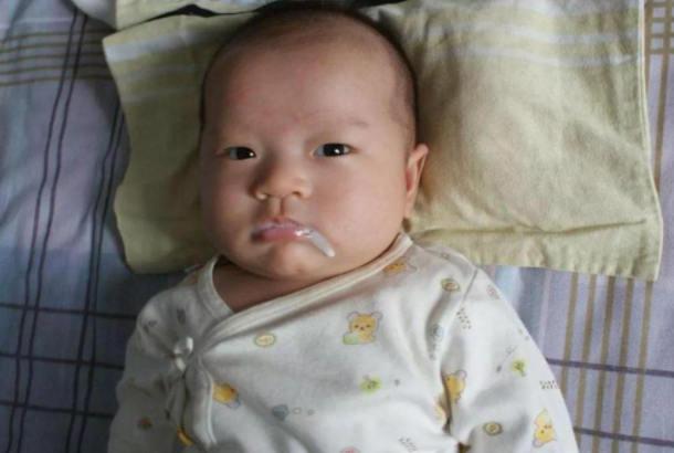 糖果的妈妈|初乳对新生儿来说堪比“金子”，如此珍贵的口粮，宝妈宝爸了解吗