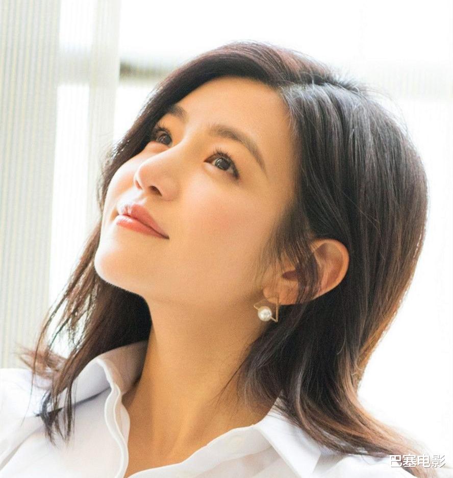 娱乐圈|有着一张“大饼脸”却美出特色来的女星，丰韵明媚，散发无限风情
