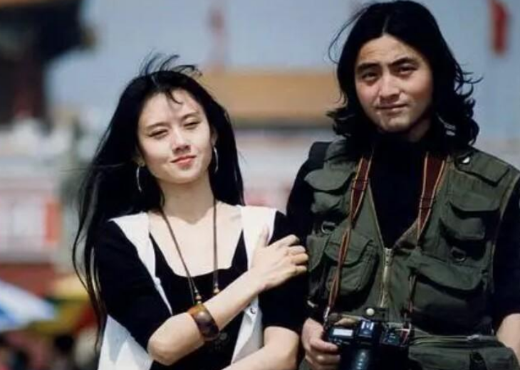 李小璐|61岁杨丽萍晚年生活，变成现实版“老佛爷”，生活靠男助理伺候