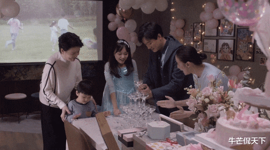 教师|背2000块的包、衣服重复穿，好久没见这么穷的女明星了！