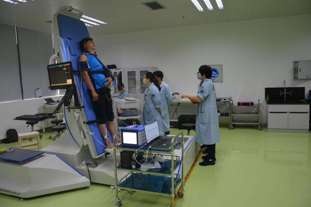 月亮 中国航天员的选拔标准有多难？