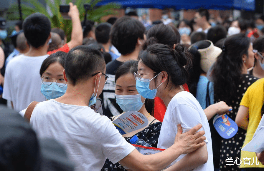 兰心育儿|估分710被质疑的父亲，晒出709分成绩单，却被细心网友戳穿