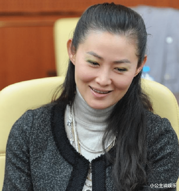 潘金莲|她因演潘金莲一夜成名，曾与潘长江搭档上春晚，如今49岁依旧美丽