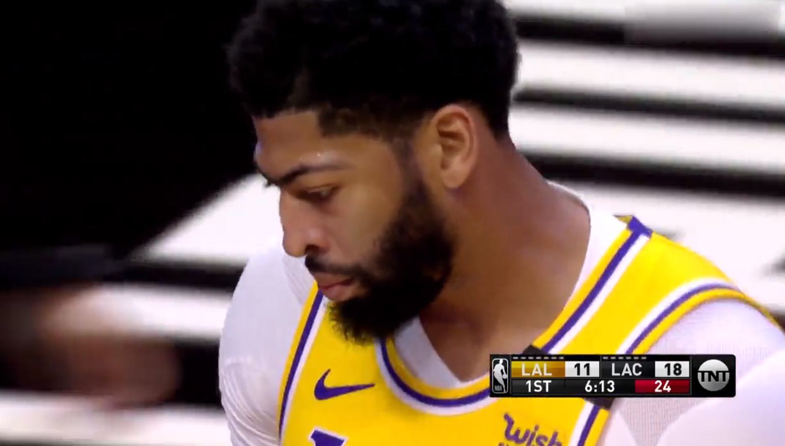 安东尼·戴维斯|单节20分！库兹马爆发，浓眉孤立无援，波普罕见隔扣，庄神很迷茫！