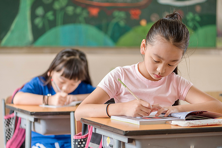 齐姐育儿|比学习成绩更重要的东西，从孩子牙牙学语的时候，家长就该教了