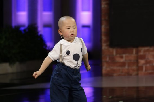 张峻豪|5岁上春晚，为父母挣数百万的张峻豪，如今为何没有任何消息了