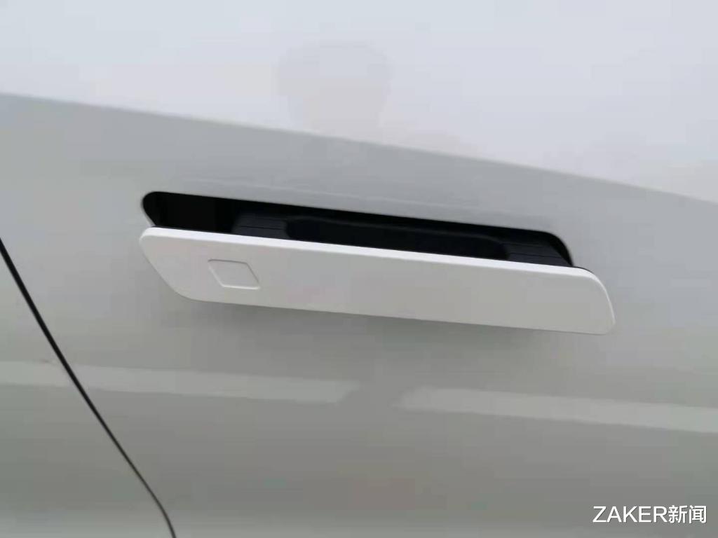 ZAKER新闻 试驾WEY摩卡:除了豪华,用“高情商”反超BBA