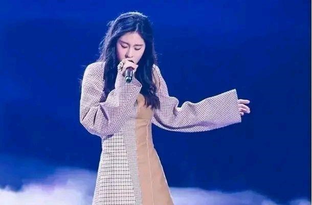 周深|周深成越来越火，那么你还记得《中国好声音》同届的总冠军吗？