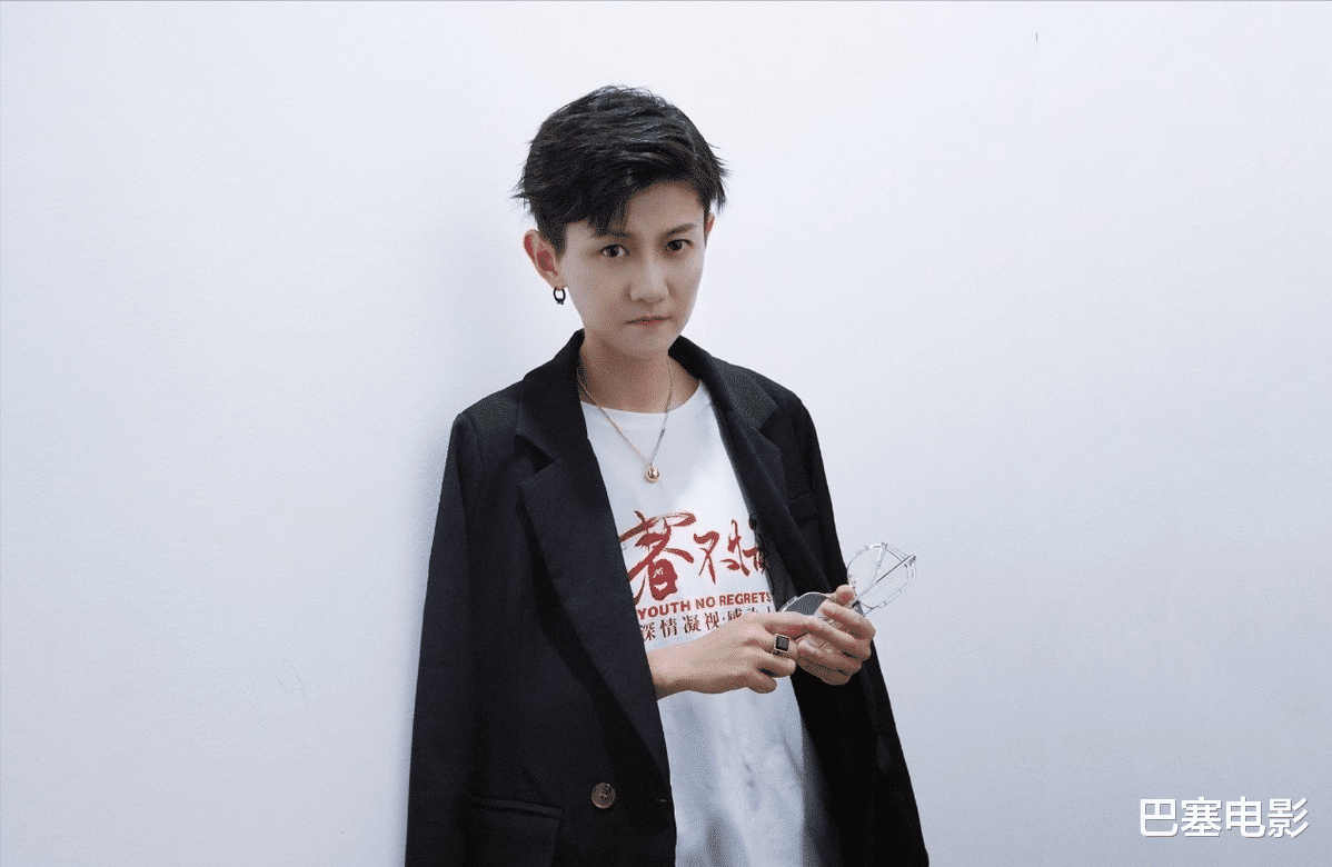 超女|过气“超女”窘况：开出租、整容失败、卖唱陪酒，硬着头皮扛面子