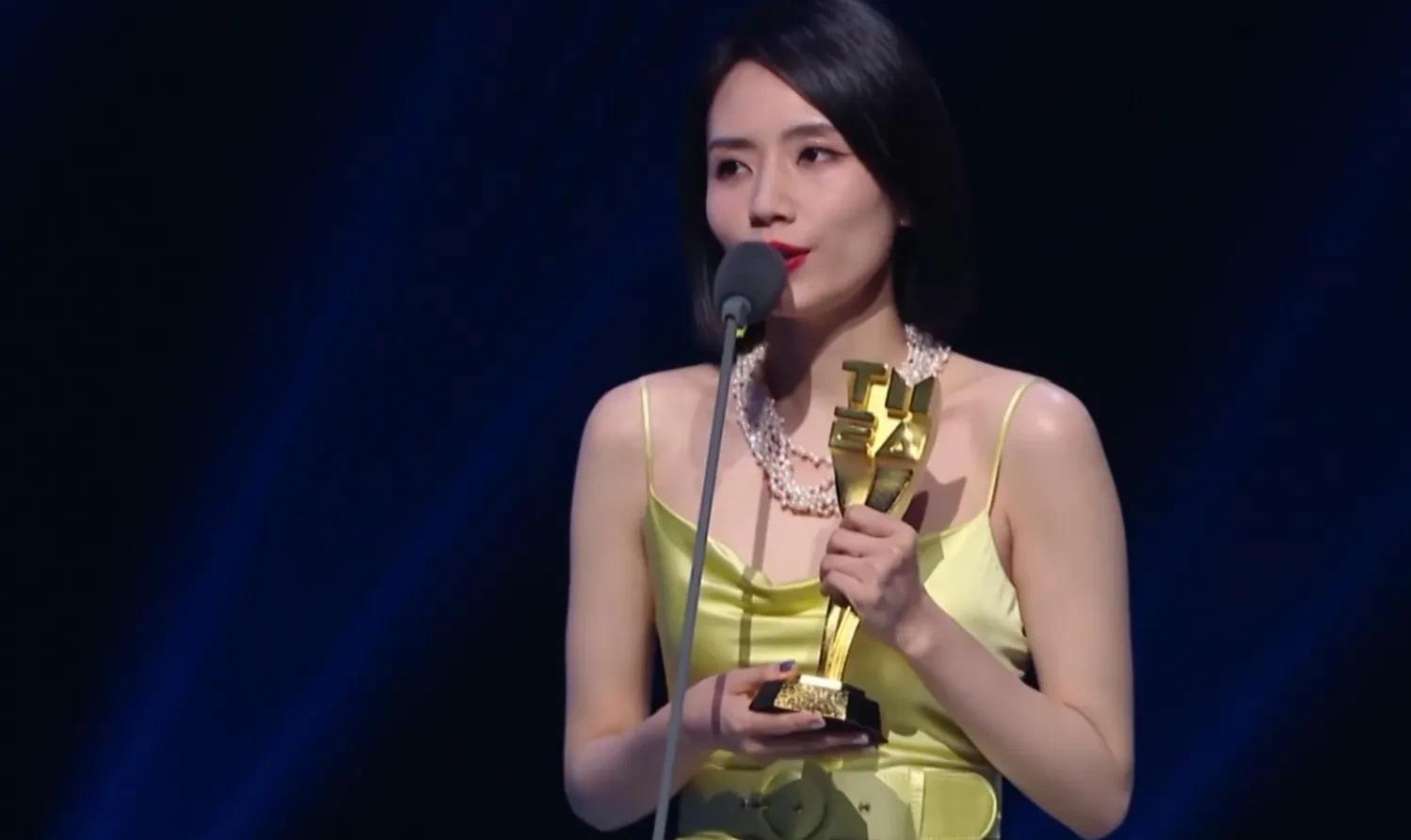 明星|一场音乐盛典8位明星遭遇尴尬，暴露娱乐圈三大真实现状