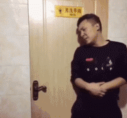 动物庄园|现在的公厕什么样的都有,但是这个我就不了解了,这个柱子是防止掉下去的吗?