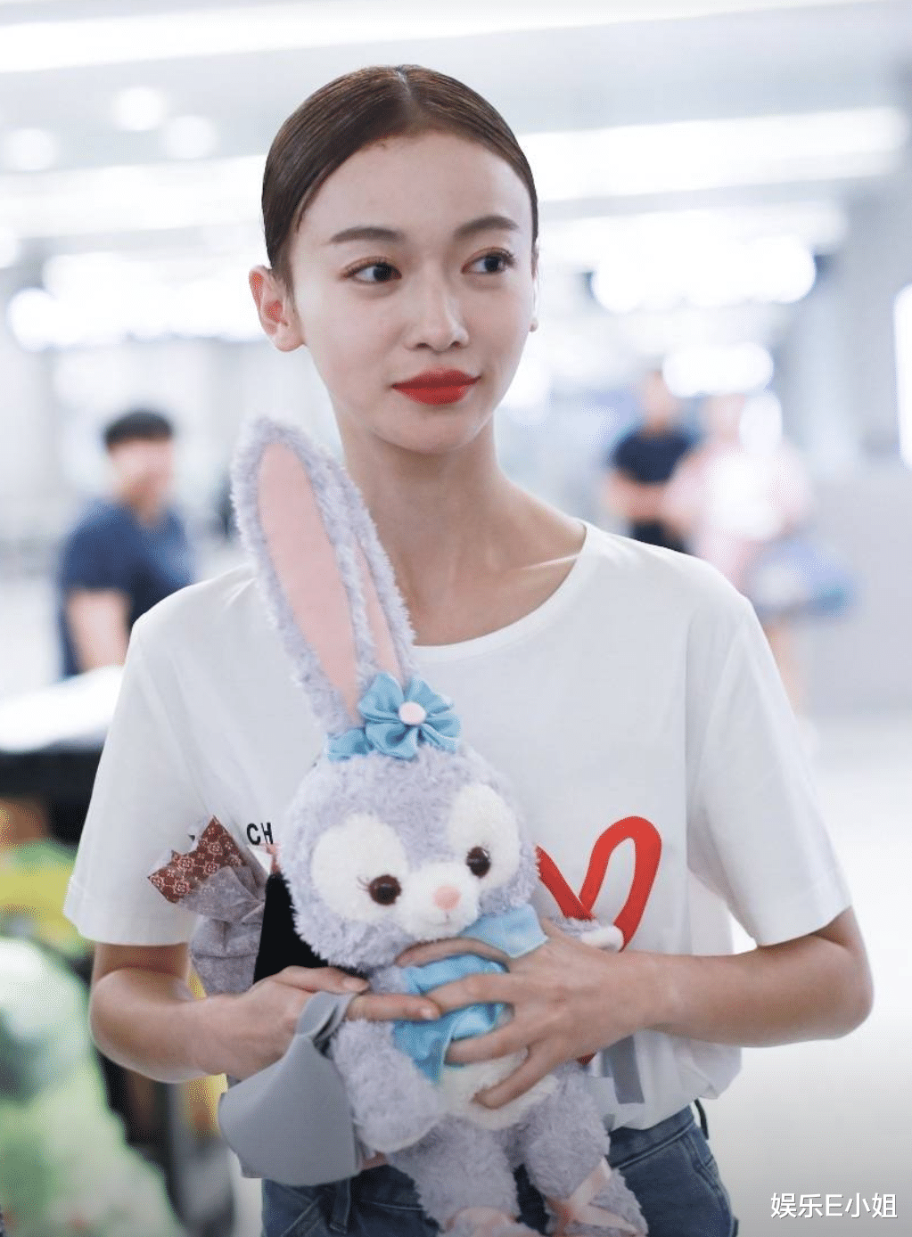 刘海|张萌穿“束腰”受伤，这是已被唾骂无数次的“残忍之美”！