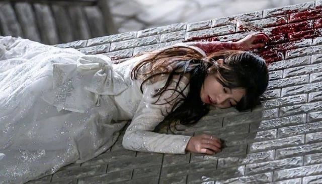 顶楼|《顶楼》杀死露娜的凶手是谁？这个镜头太明显了，是他没跑了！