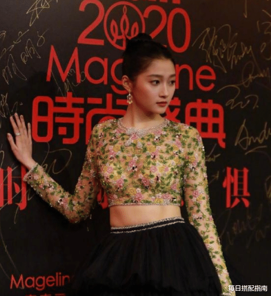 关晓彤|有一种美叫关晓彤，长得漂亮单看却显土气，但合照总能碾压别人