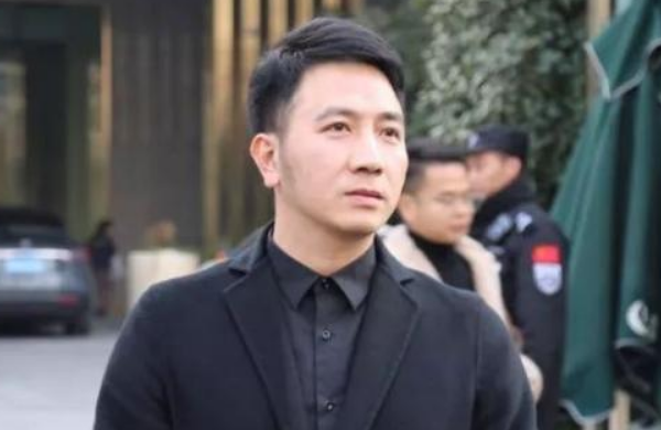 林生斌|曝林生斌现任妻子发文，将开直播解释恋爱过程，让网友跪着道歉