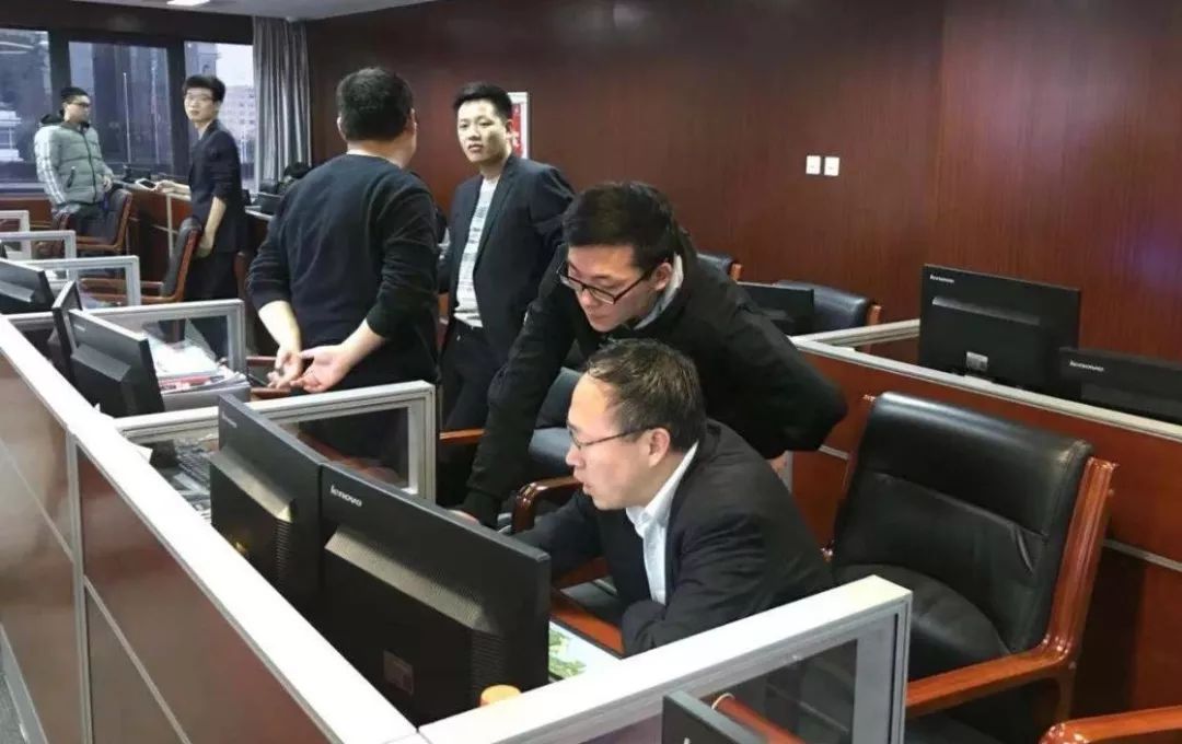 贷款|高空走钢丝,银行人如何保护职业生涯?行长告诉你“三大守则”