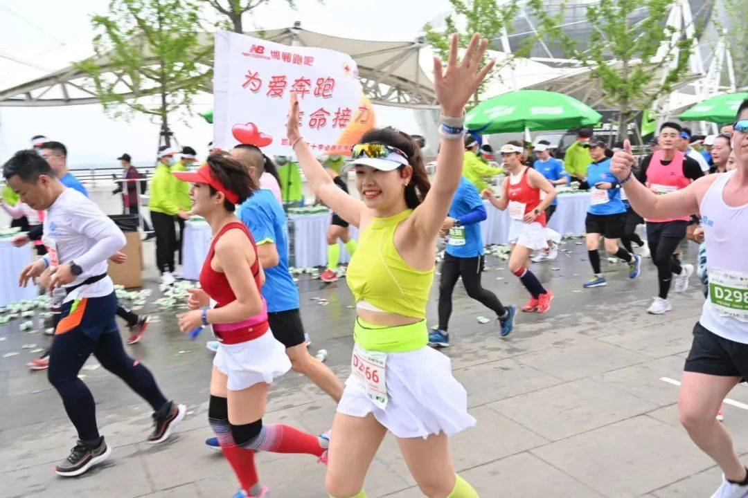 徐州|刚刚！徐州全马冠军强势诞生！带你直击现场！