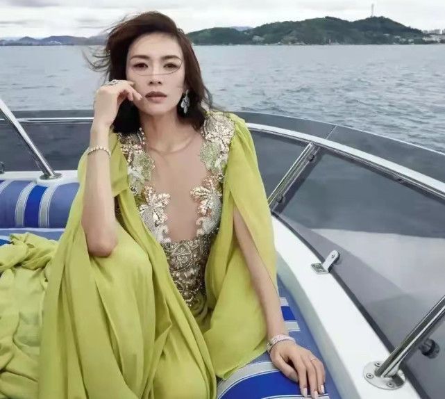 章子怡|为何被称为“国际章”？因为她是天生的主角，以及她的那5段恋情