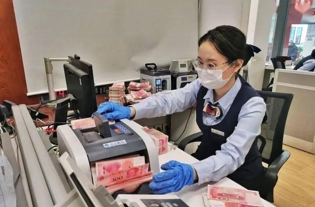 房贷利率|75万的房贷，30年要多少利息？银行工作人员透露：至少翻一倍