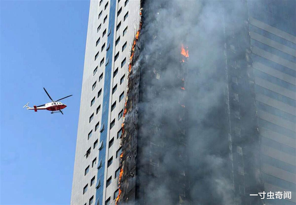 一寸虫奇闻|大连“大裤衩”大楼着火，直升机参与救援，遇到高层火灾该怎么办