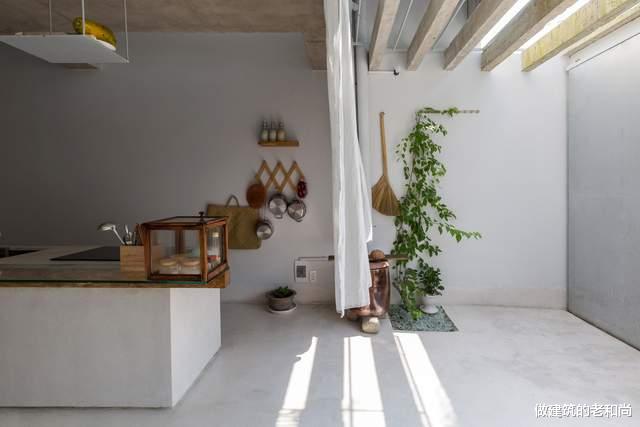 上为|单身独立住宅:在4X17米的地块上为单身汉量身定做的家居空间