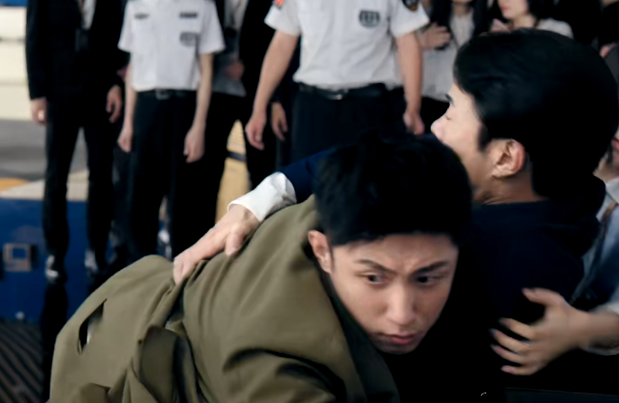 黄景瑜|积压2年，黄景瑜新剧逆袭成黑马，冲上飙升榜第一，连追2集收不住