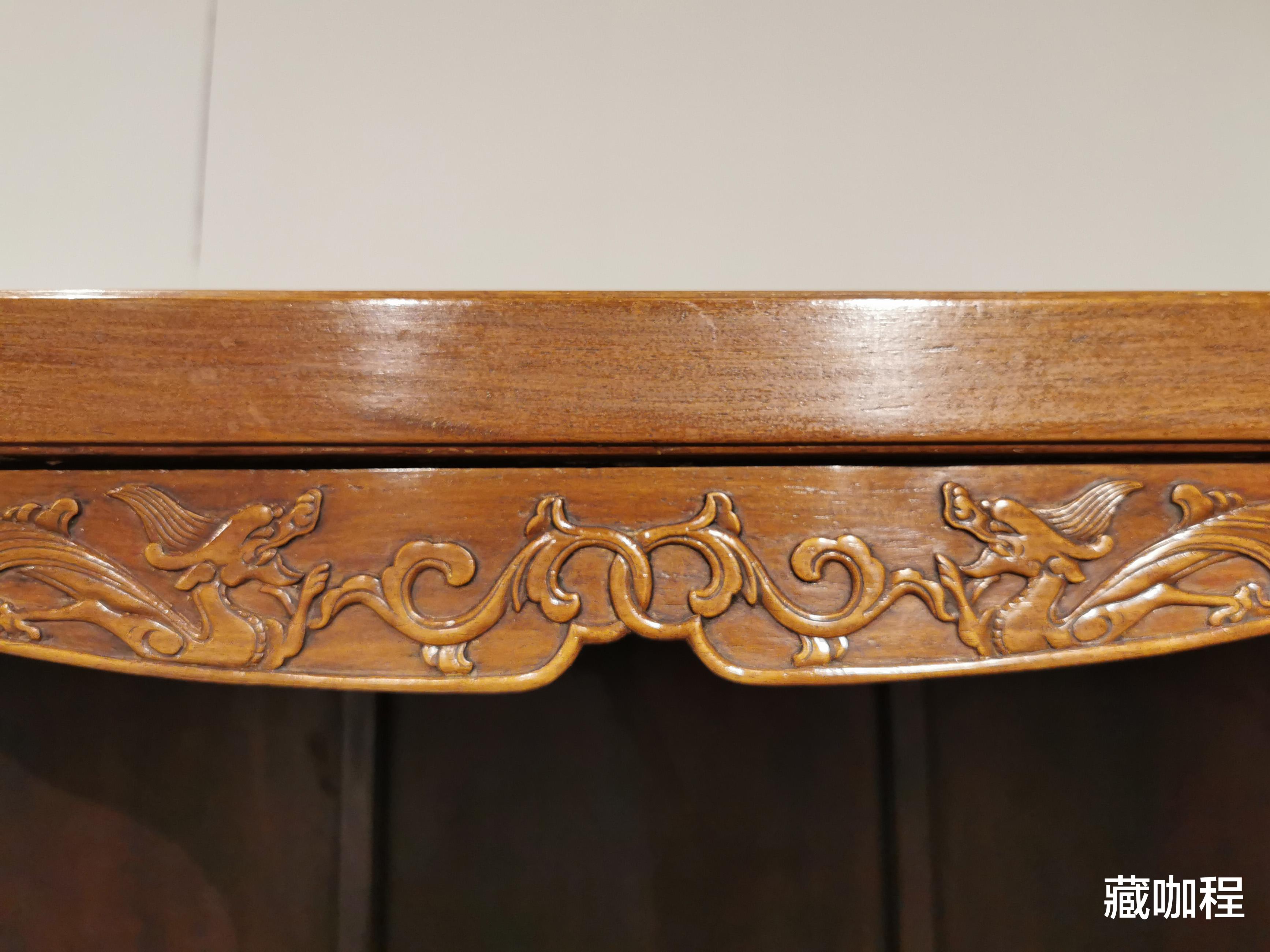 茶具|亮格柜表面有漆，如何判断它是否为黄花梨