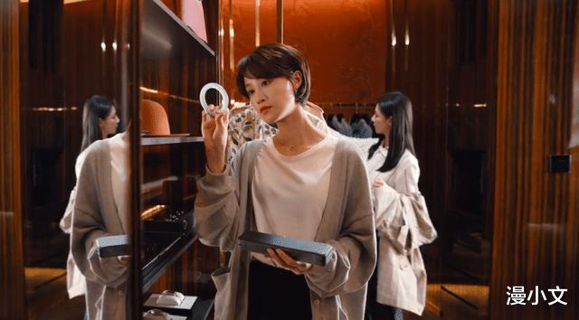 漫小文|《婆婆的镯子》：一个翡翠玉镯，试探出两个妈妈的“真心”