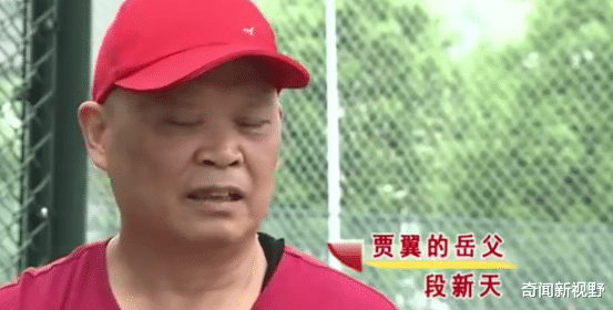恶婆婆持棒追打儿媳,全村800人不敢惹,如今撒泼只为儿子一句道歉
