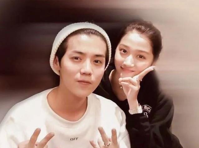 隐婚|又一男星被曝隐婚四年，女方高调晒结婚证，男方却一直无回应