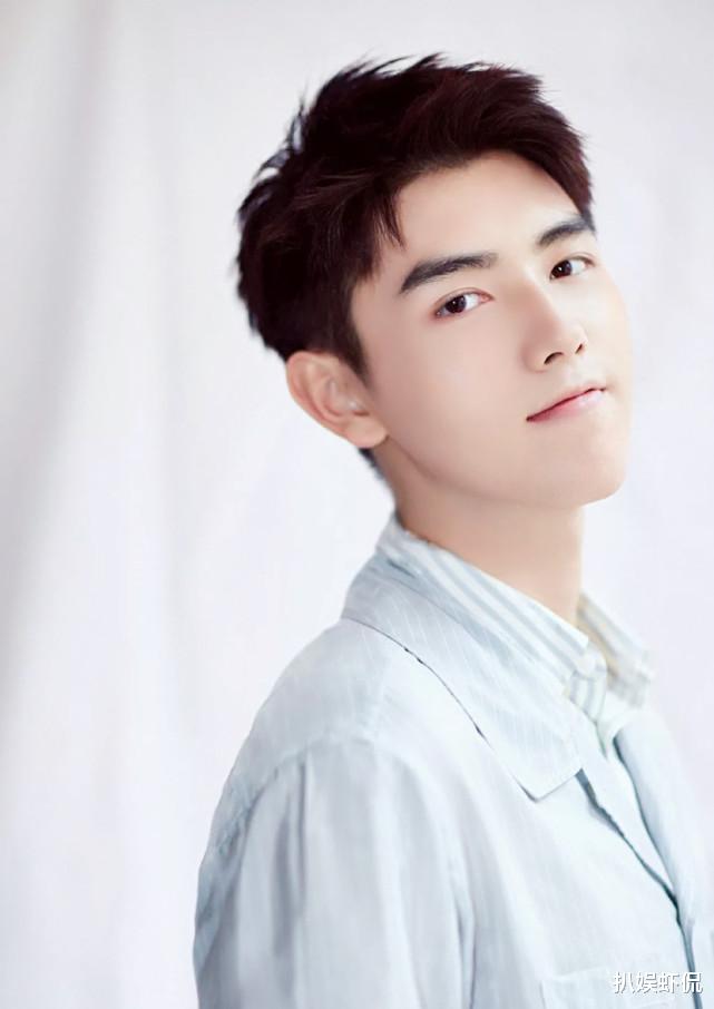 吴亦凡|网曝陈飞宇放弃美国国籍，工作人员回应：他现在是一位堂堂正正的中国人