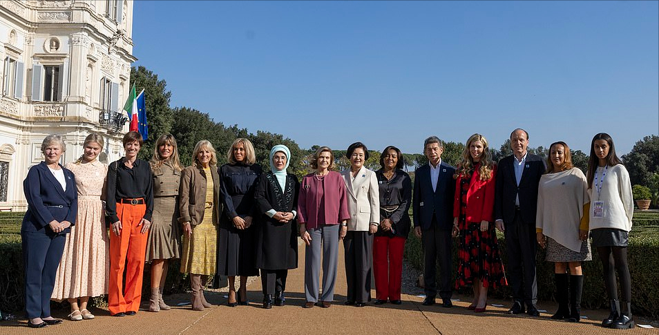 全球时尚风行 英国第一夫人成G20时尚黑马!穿500块的Zara上衣,印花裙是租来的