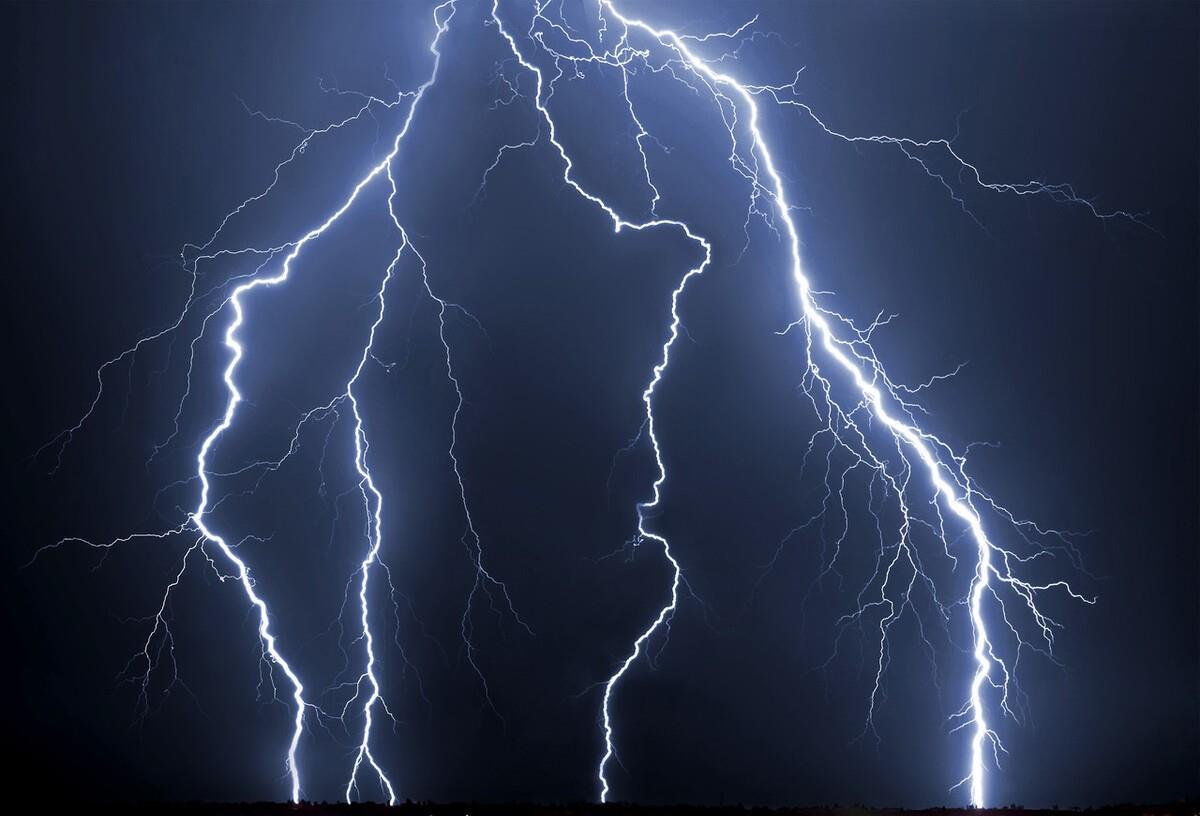 科学家 那些被闪电击中的人，科学家发现了一个共同的秘密