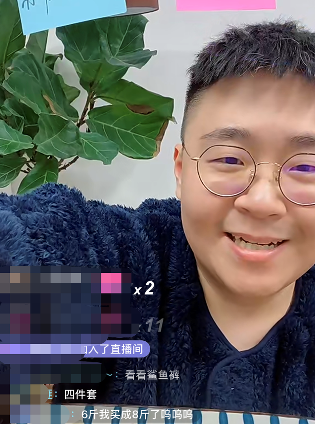 郝劭文|童星郝劭文靠直播爆火，简陋环境反获赞，曾因妈妈散尽千万家财