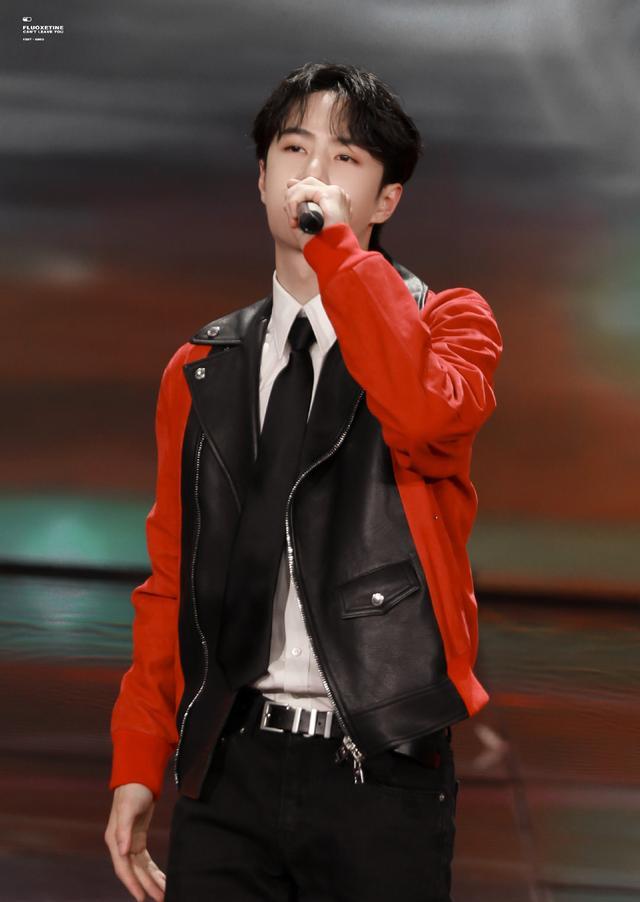 王一博|王一博青春恰时来，获多个重量级官V转发，1分32秒的表演堪称经典