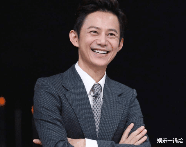 何炅|何炅清空微博注销9家公司？导演周国刚再爆料，网友：你胆子真大