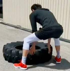 周琦|詹姆斯推轮胎,易建联推轮胎,周琦推轮胎,没有对比就没有尴尬!