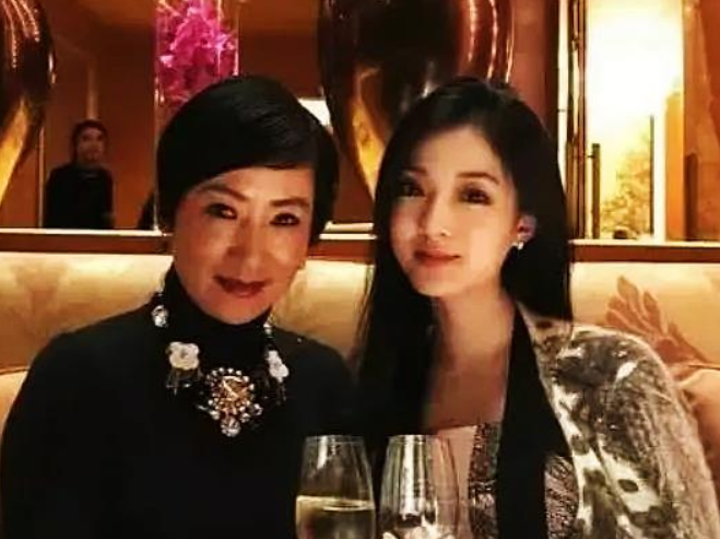 范上官|金融女神陈可欣:差点成赌王儿媳,夺闺蜜男友,激情舌吻不堪入目