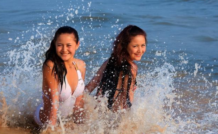 無名可取 山东小伙外国打工，娶富家女生双胞胎，因妻子太热情，小伙想离婚