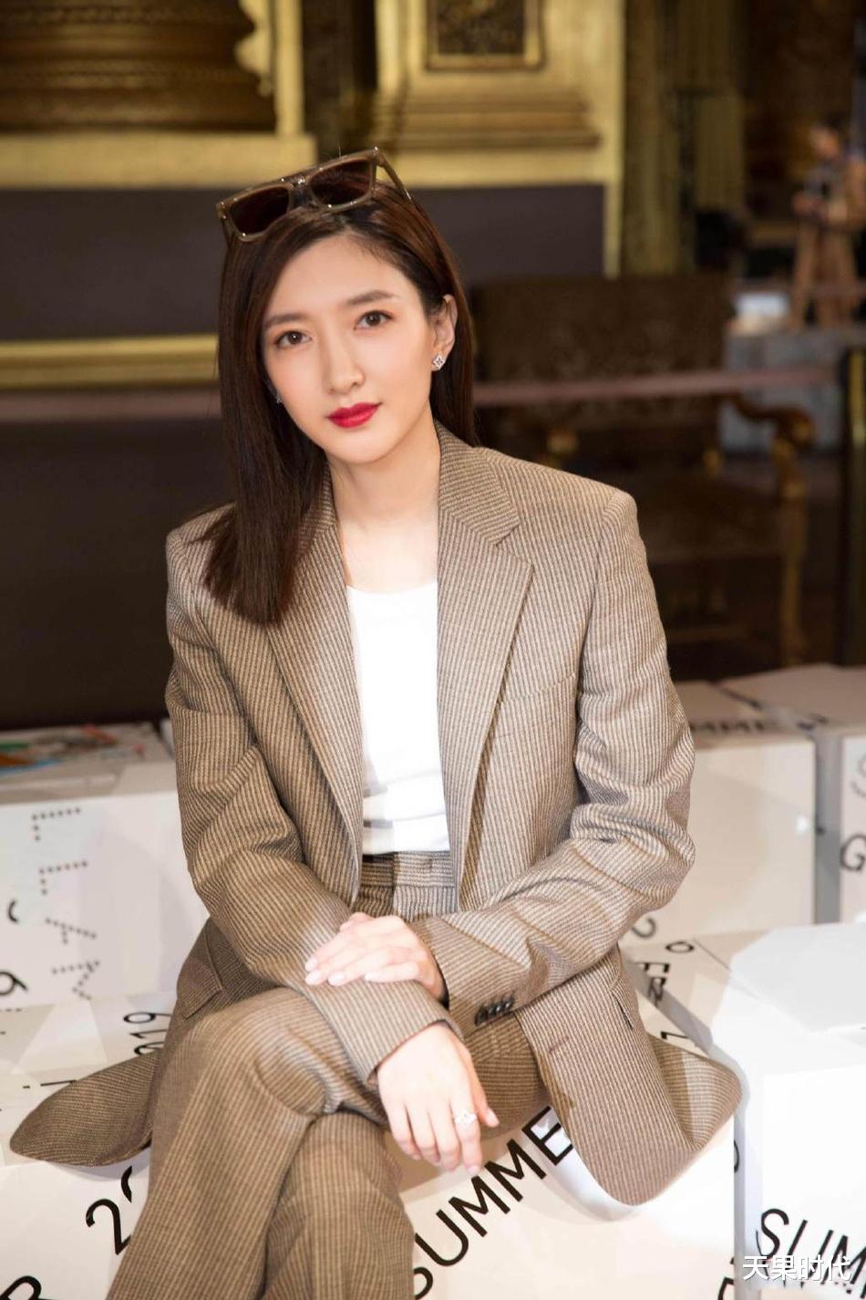 天果时代|女人气质好很重要，江疏影虽大关晓彤11岁，气场对比却一目了然