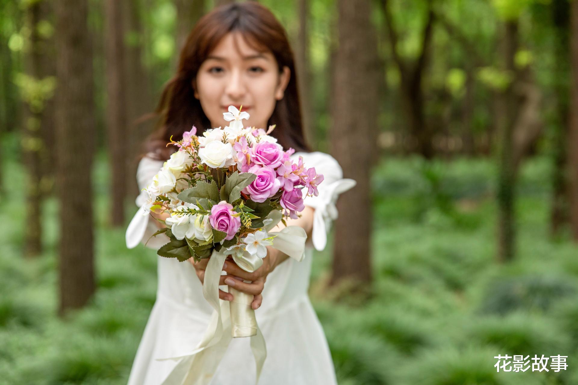 花影故事|女人应该有的婚恋观,很痛很现实:成年人的爱情,理智排第一