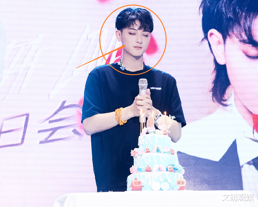 黄子韬|圈内一众明星给黄子韬庆生，他却并不开心，背后原因让人鼻头发酸