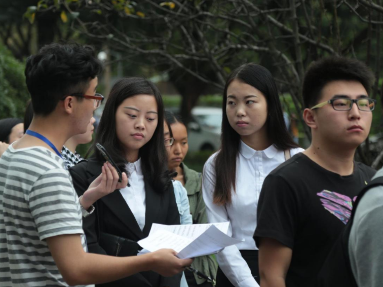 大学生|几十万考生放弃国考，不顾影响诚信档案的背后，原因究竟为何？