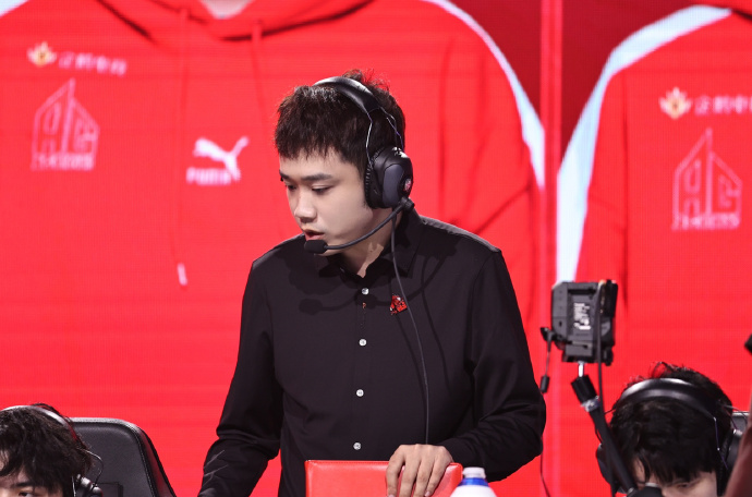 卡牌|猫神成为AG最稳定选手，一诺练习打野，月光曾“踩着”狼队夺冠，是否还能在狼队身上拿到秋季赛首胜！